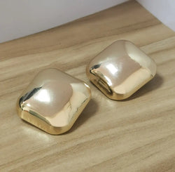 Square gold- trendy 2023